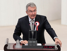 Deniz Baykal'ın taklidi kırdı geçirdi