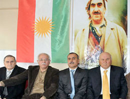 Barzani Diyarbakır'a bayrak çekti