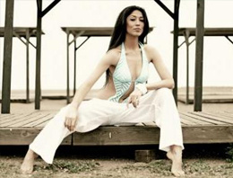 Türk güzeline vize engeli!