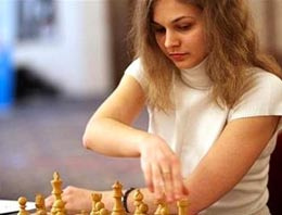 Dekolte yasağına uymadılar!