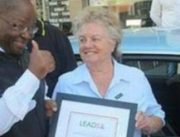 80 yaşındaki kadına örnek sürücü ödülü