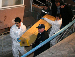 Önce öldürdü, sonra banyoda sakladı