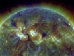 Dünya manyetik fırtınalarla sarsılıyor